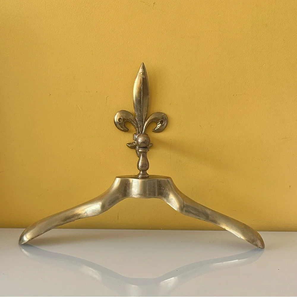 Solid Brass Polished Gold Tone Fleur-de-Lis Wall Mount Hanger